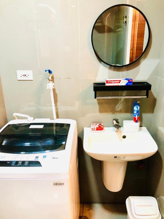 Air Residence 1Br With Balcony Free Netflix And Disney Plus Manila Ngoại thất bức ảnh