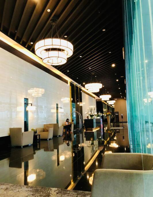 Air Residence 1Br With Balcony Free Netflix And Disney Plus Manila Ngoại thất bức ảnh