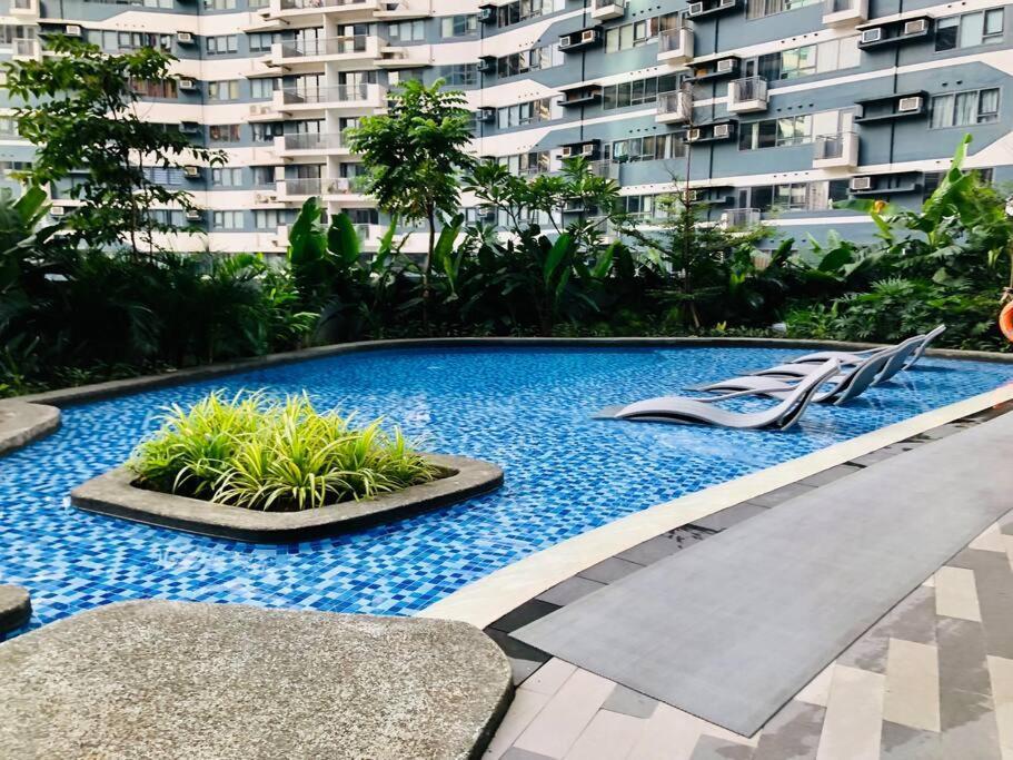 Air Residence 1Br With Balcony Free Netflix And Disney Plus Manila Ngoại thất bức ảnh