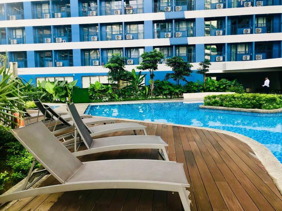 Air Residence 1Br With Balcony Free Netflix And Disney Plus Manila Ngoại thất bức ảnh
