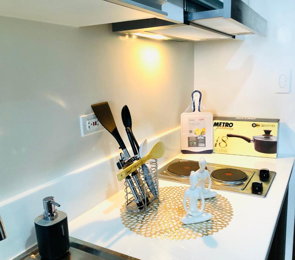 Air Residence 1Br With Balcony Free Netflix And Disney Plus Manila Ngoại thất bức ảnh